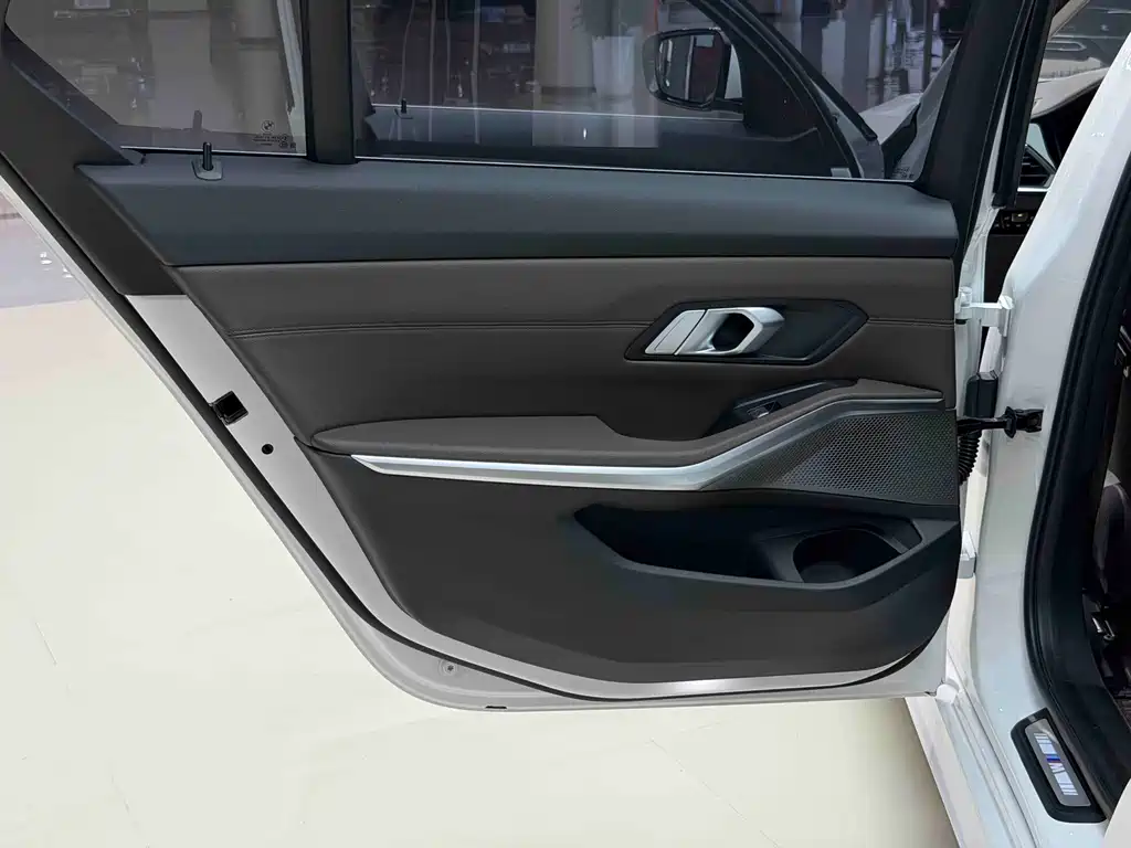 BMW 3 Series 2022 — фото 12
