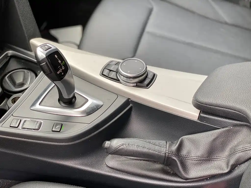 BMW 3 Series 2016 — фото 11