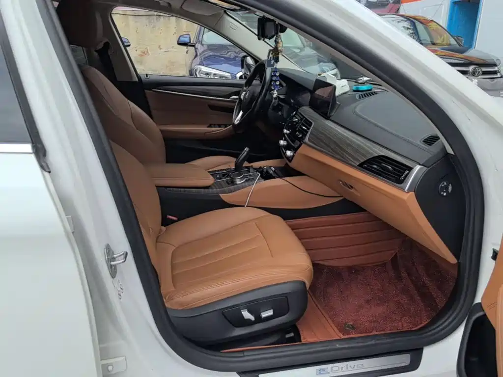 BMW 5 Series New Energy 2020 — фото 25