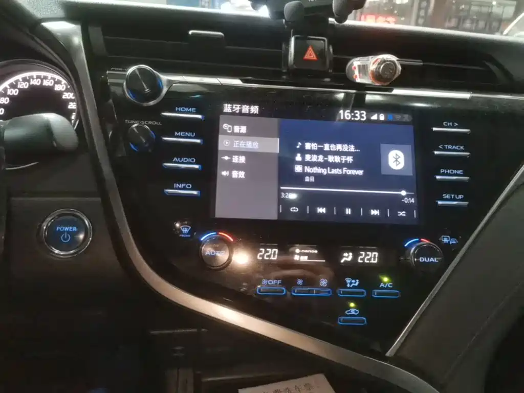 Toyota Camry 2019 — фото 13