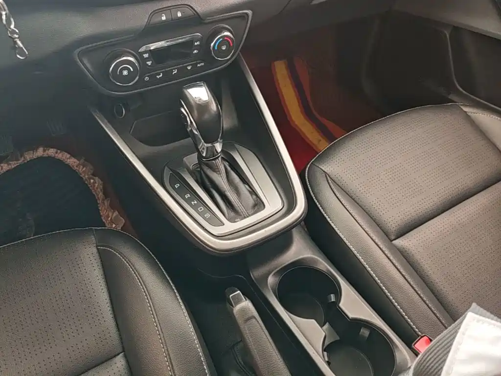 Ford Escort 2018 — фото 14