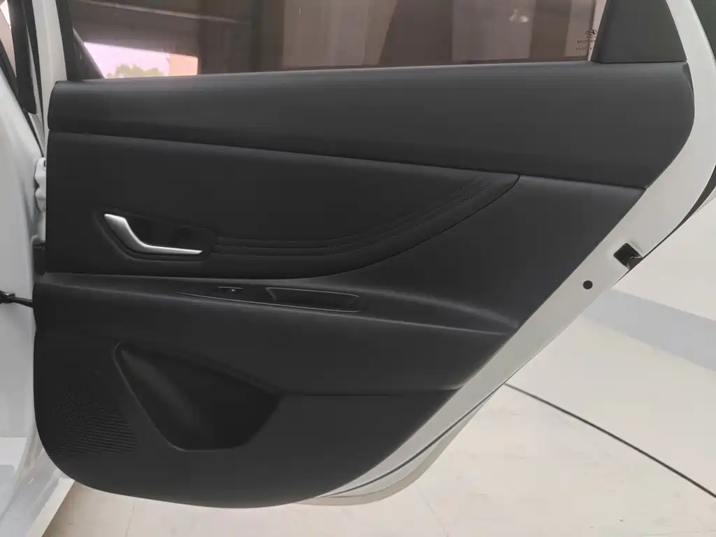 Hyundai Elantra 2023 — фото 21
