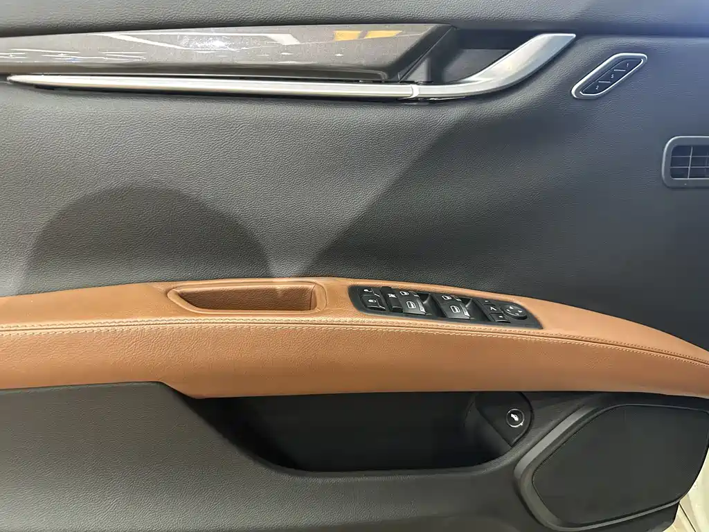 Maserati Ghibli 2014 — фото 17