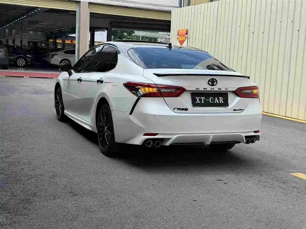 Toyota Camry 2022 — фото 7