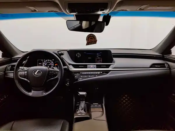 Lexus ES 2019