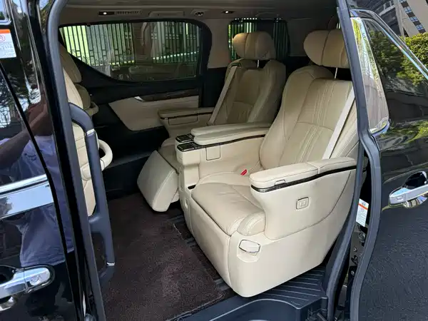 Toyota Alphard 2021