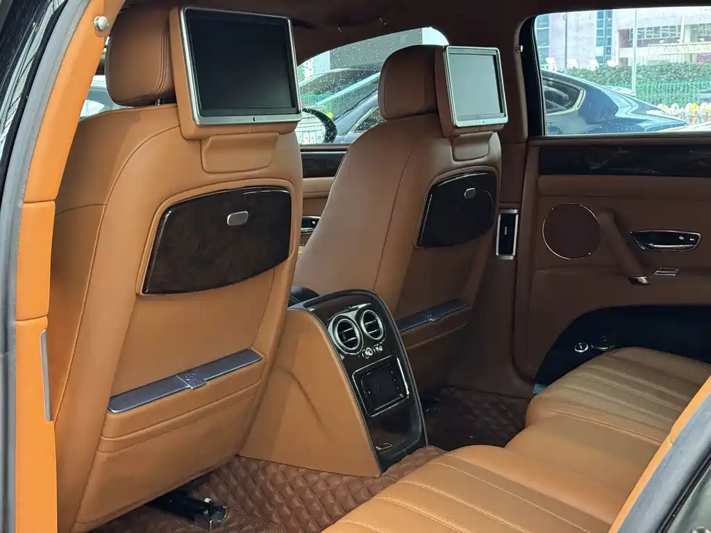 Bentley Flying Spur 2016 — фото 15