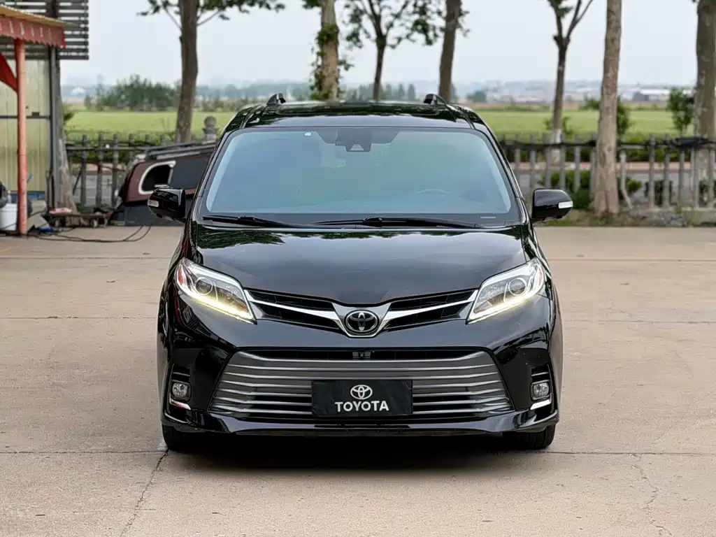 Toyota Sienna 2018 — фото 2