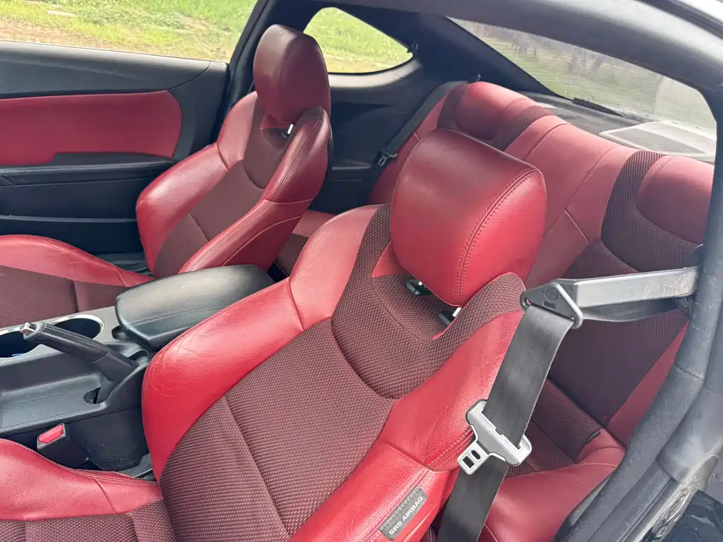 Hyundai Genesis Coupe 2013 — фото 12