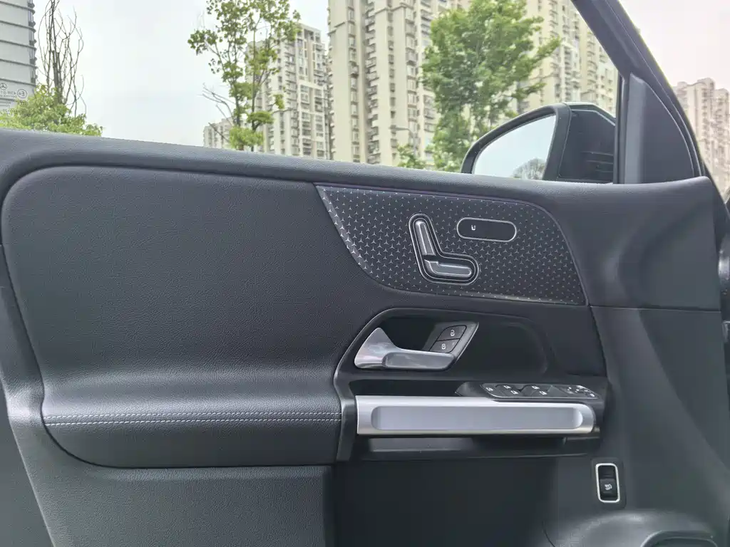 Mercedes-Benz GLB 2025