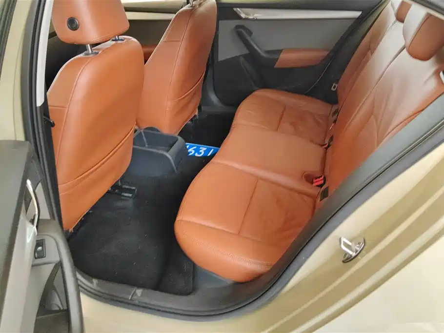 Skoda Octavia 2014 — фото 11