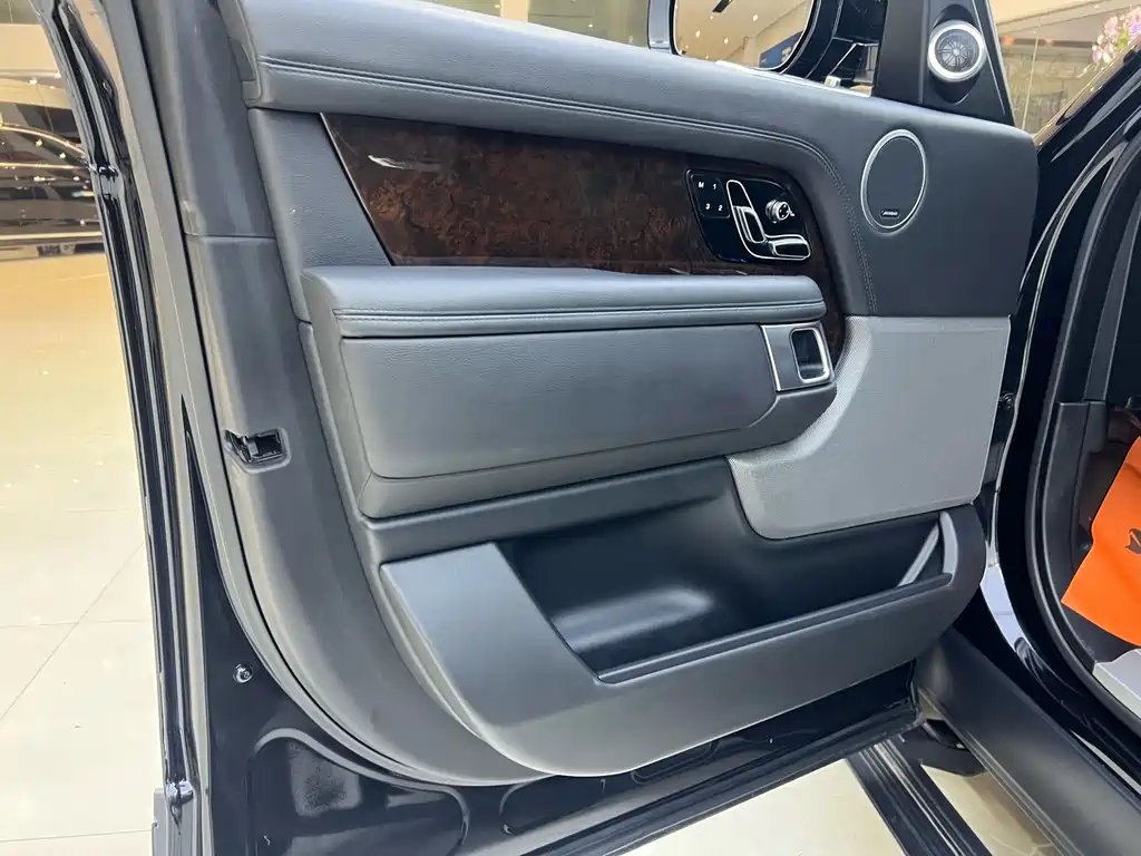Land Rover Range Rover 2021 — фото 9