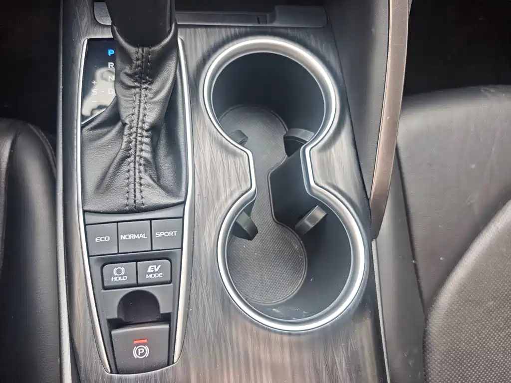 Toyota Camry 2023 — фото 16