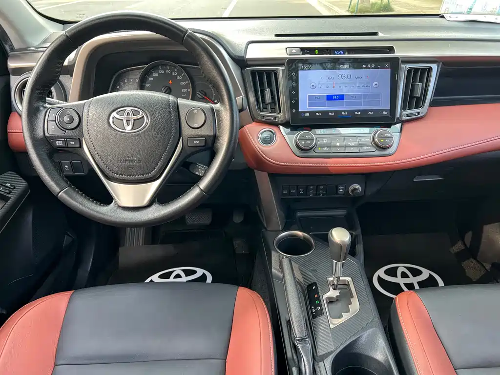 Toyota RAV4 2015 — фото 10