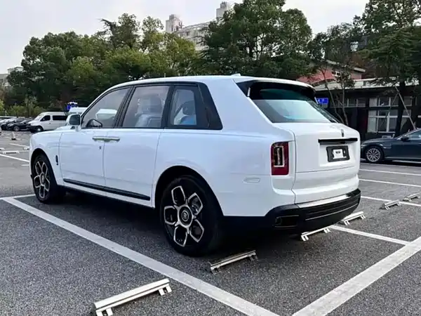 Rolls-Royce Cullinan 2024