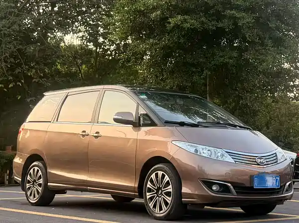 BYD M6 2015