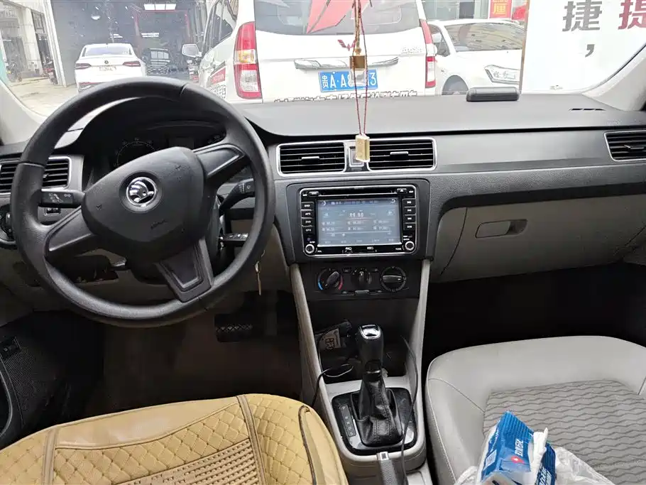 Skoda Rapid 2015 — фото 12