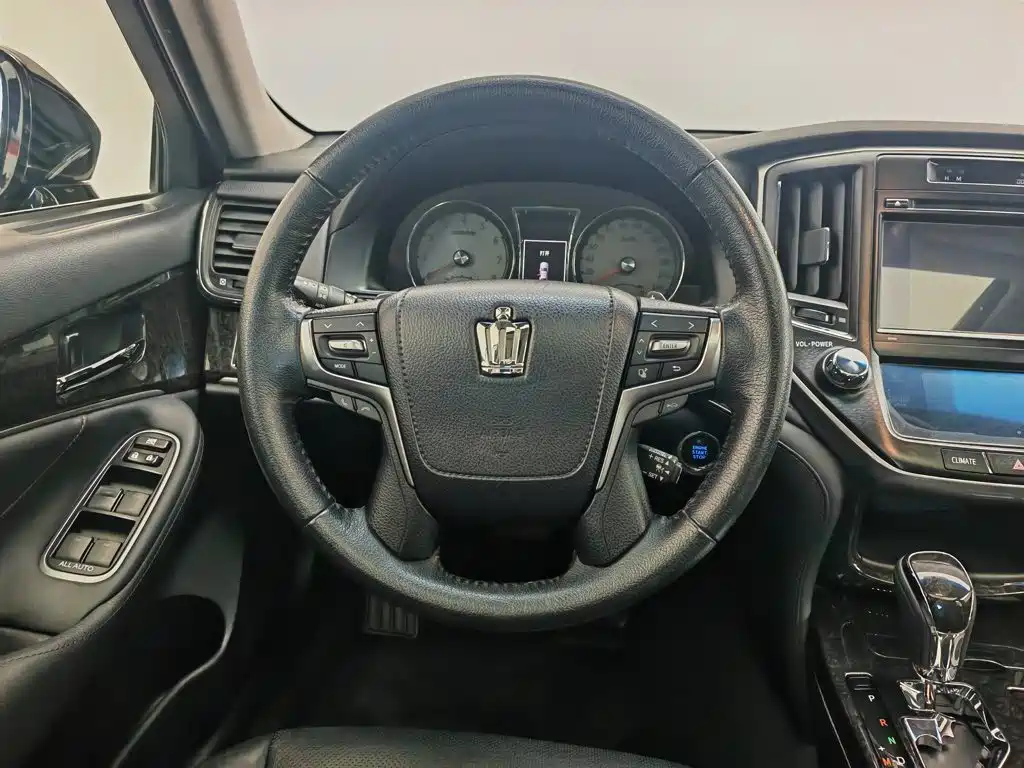 Toyota Crown 2018 — фото 11