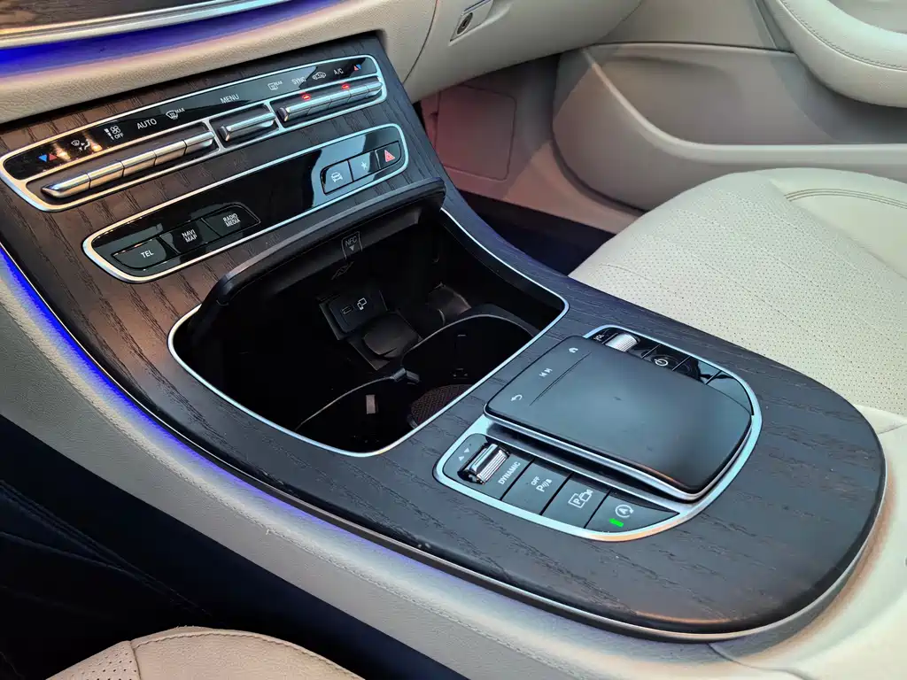 Mercedes-Benz E-Class 2020 — фото 25