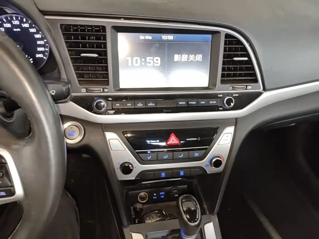Hyundai Elantra 2016 — фото 13