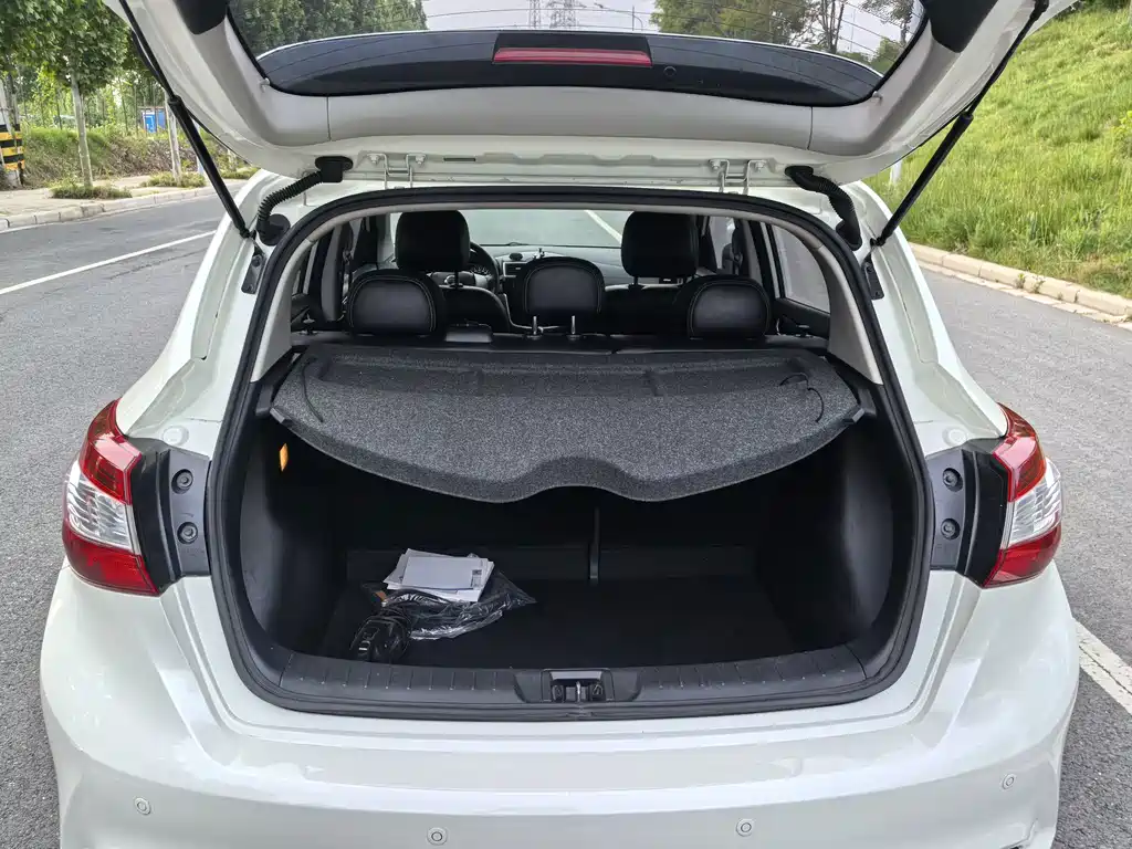 Nissan Tiida 2018 — фото 14