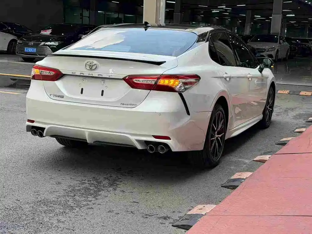 Toyota Camry 2022 — фото 9