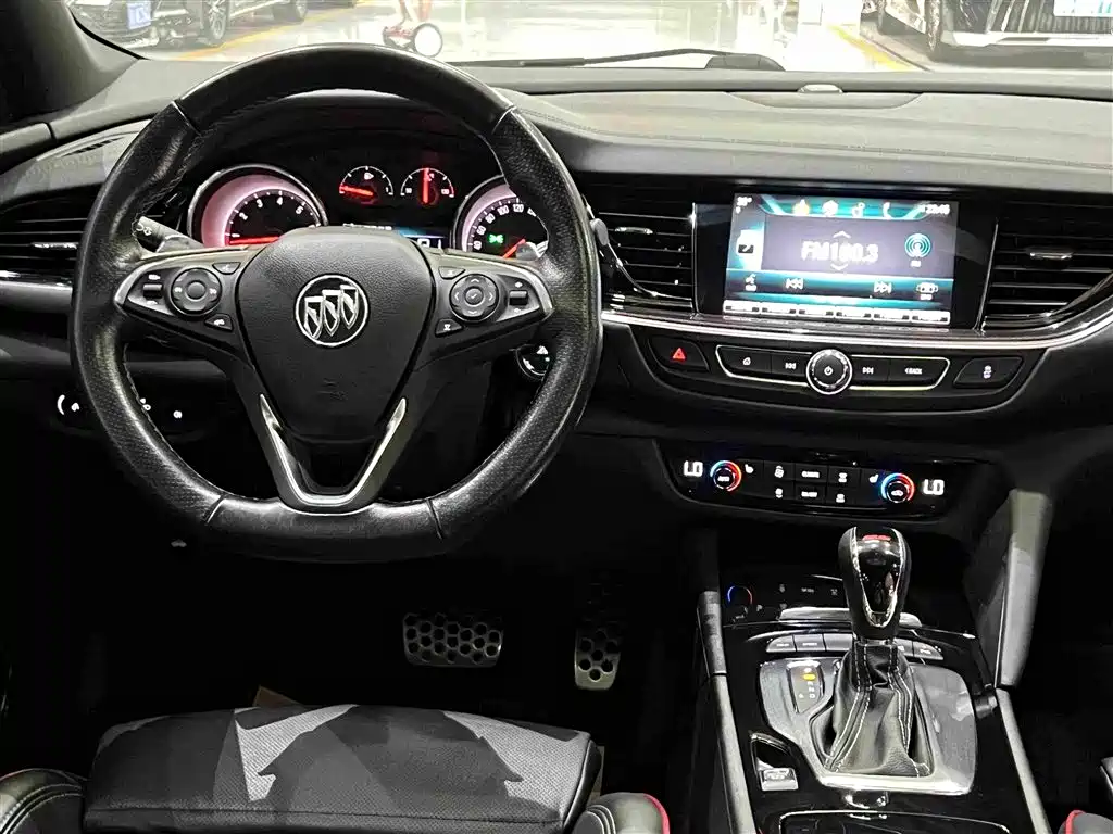 Buick Regal 2018 — фото 12