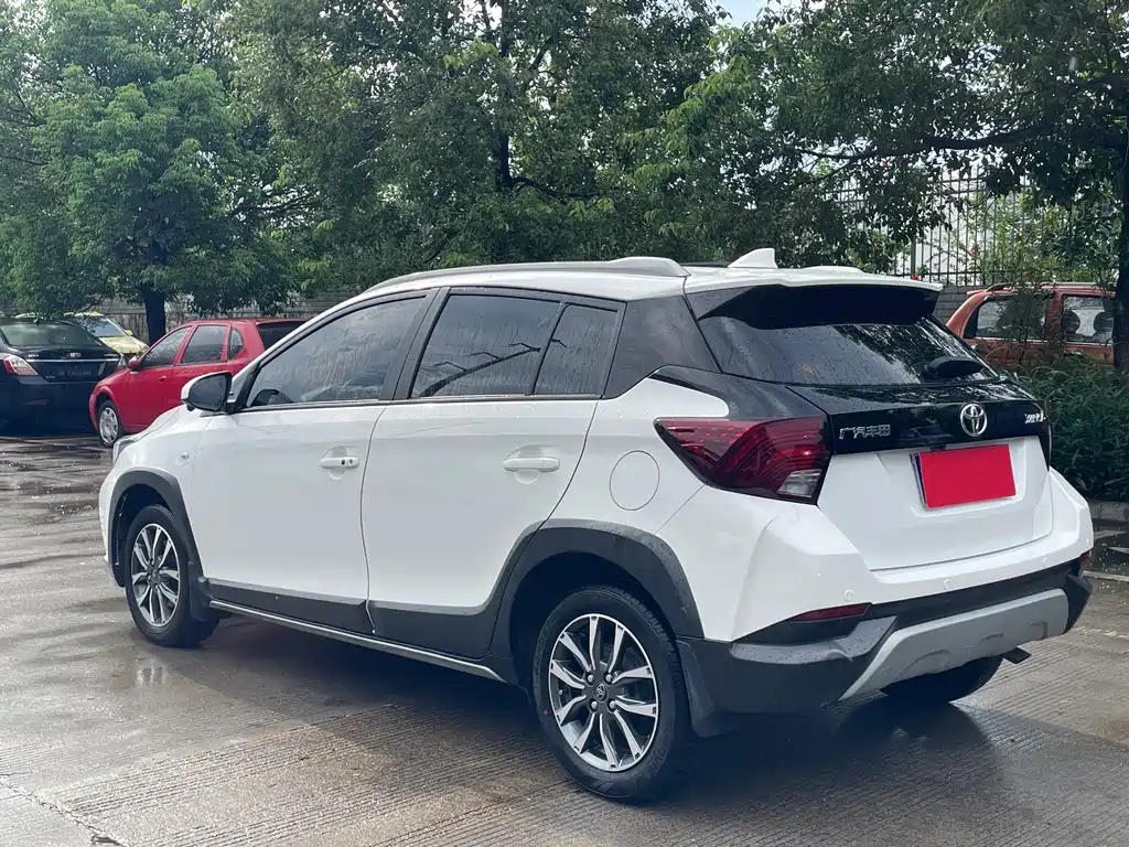 Toyota Yaris L 2022