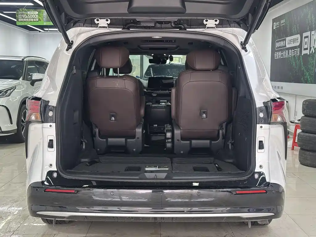 Toyota Sienna 2022 — фото 20