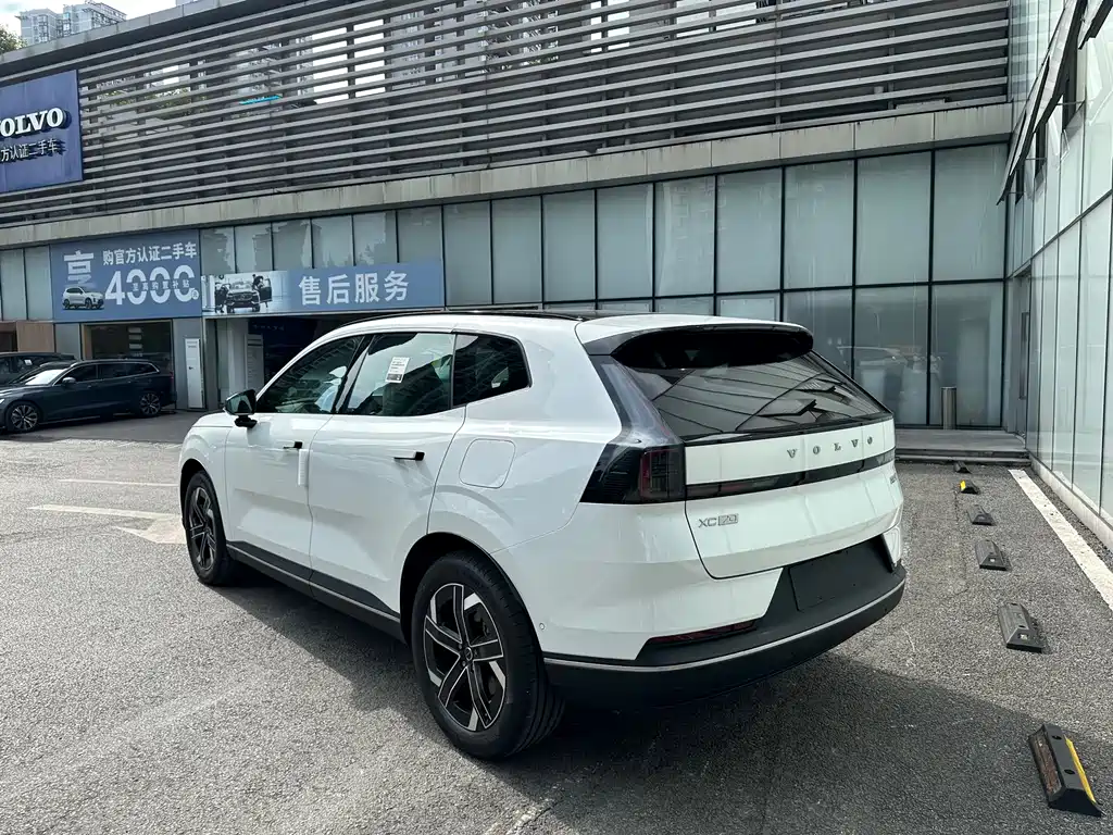 Volvo XC70 PHEV 2026