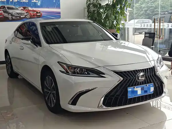Lexus ES 2024