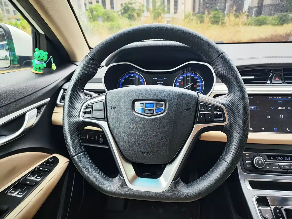 Geely Emgrand 2018 — фото 13
