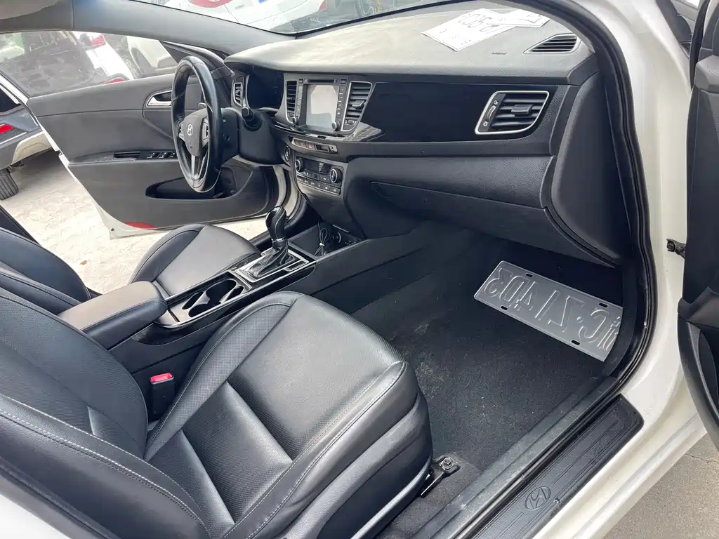 Hyundai Mistra 2015 — фото 11