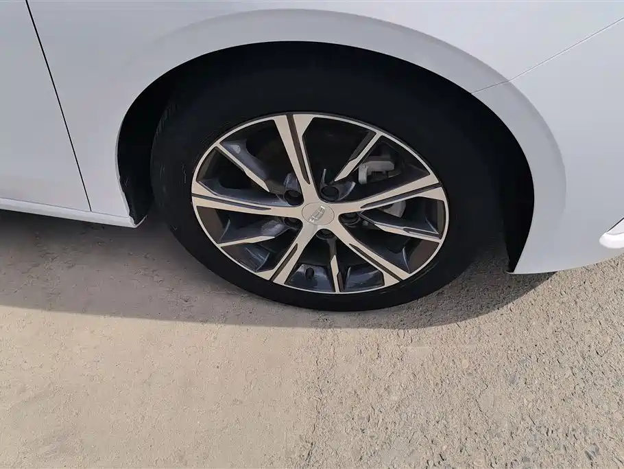 Geely Emgrand 2023