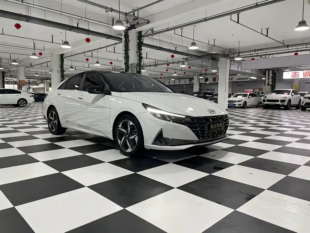 Hyundai Elantra 2022