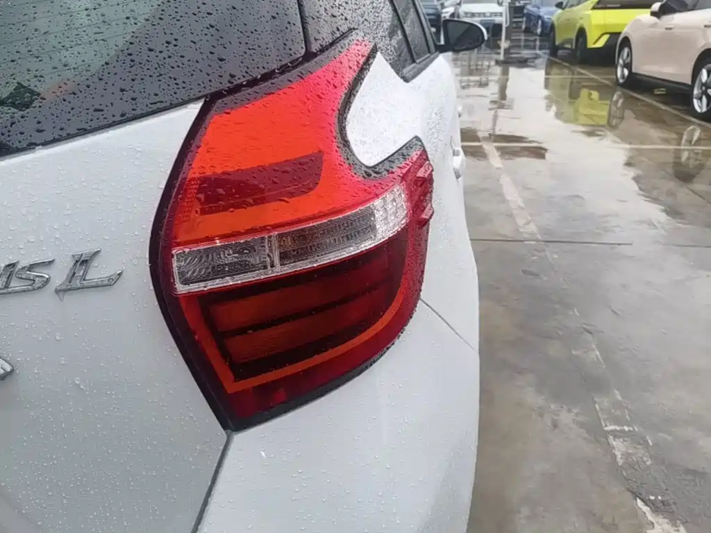 Toyota Yaris L 2018 — фото 8