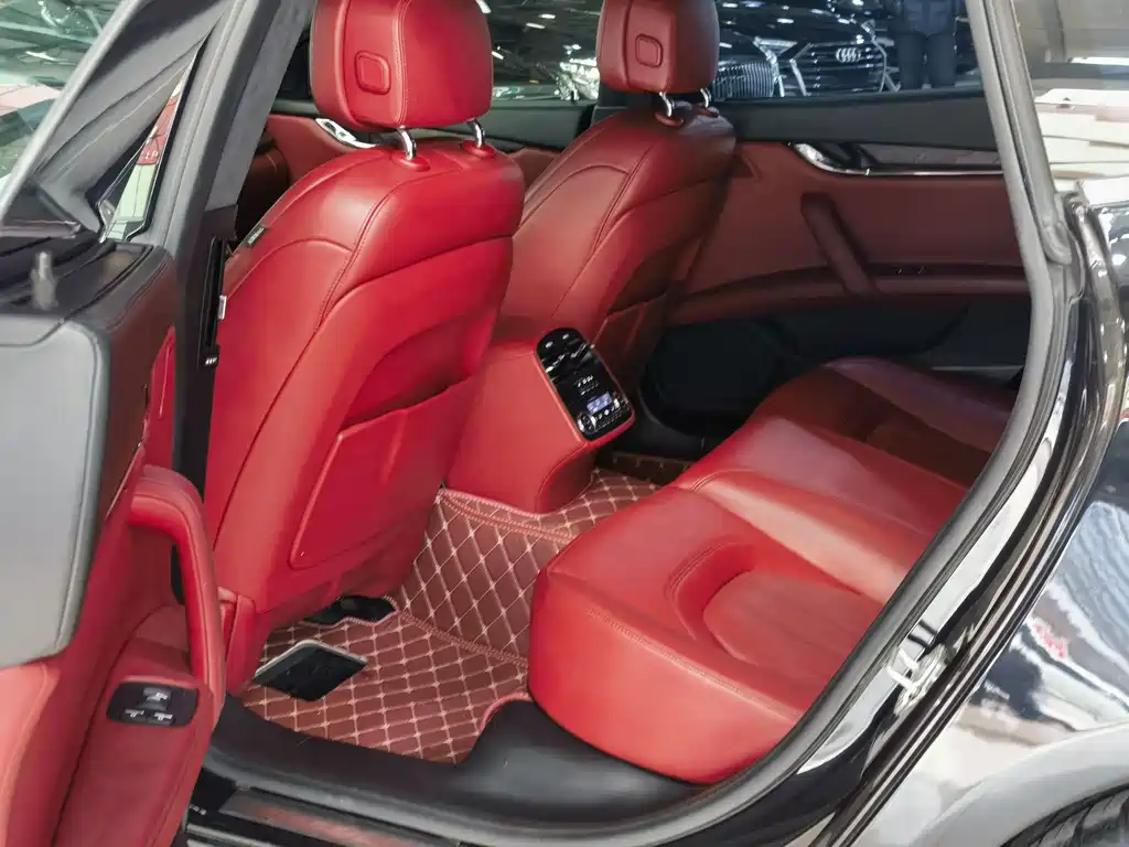 Maserati Quattroporte 2017 — фото 10