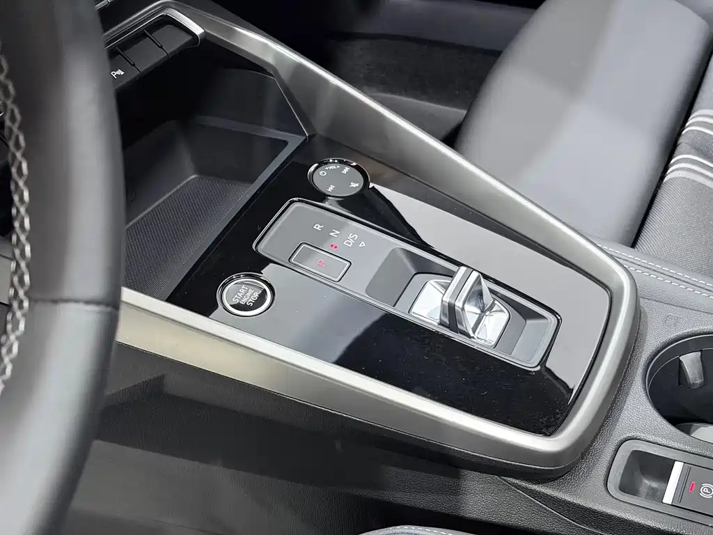 Audi A3 2023 — фото 12