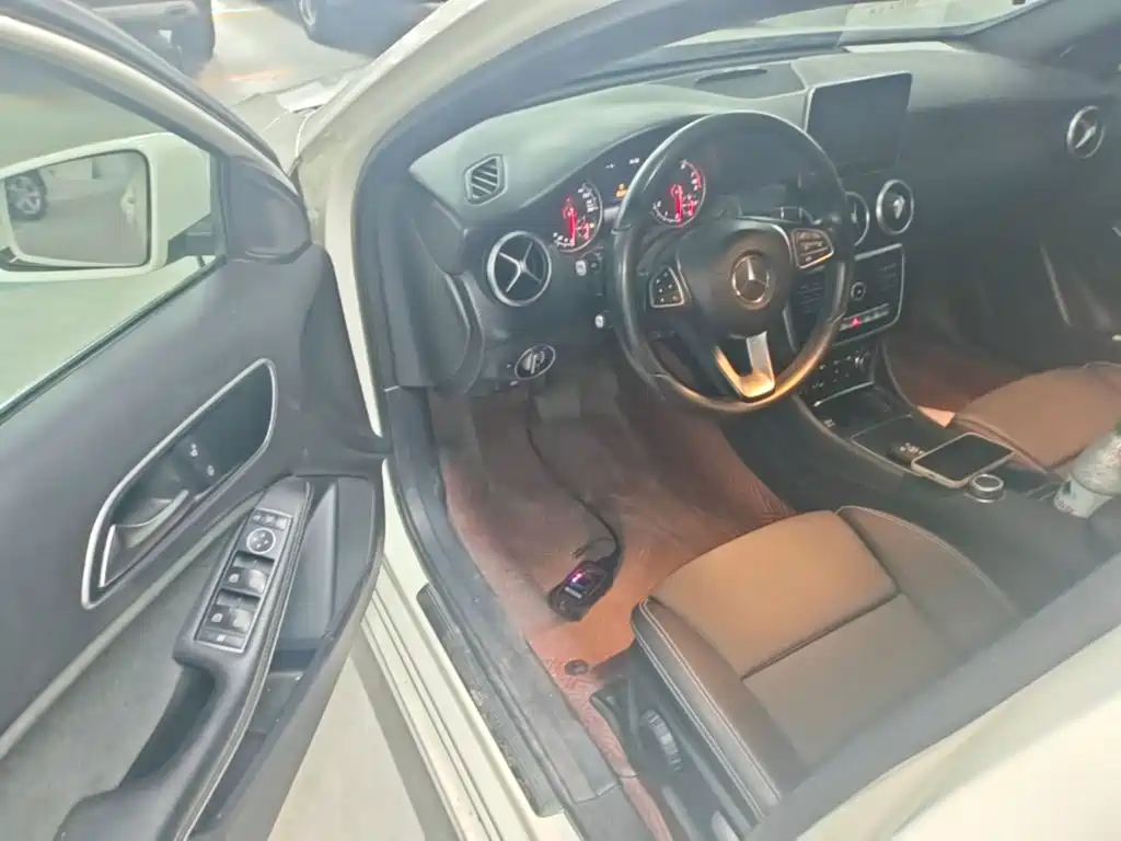 Mercedes-Benz A-Class 2016 — фото 16