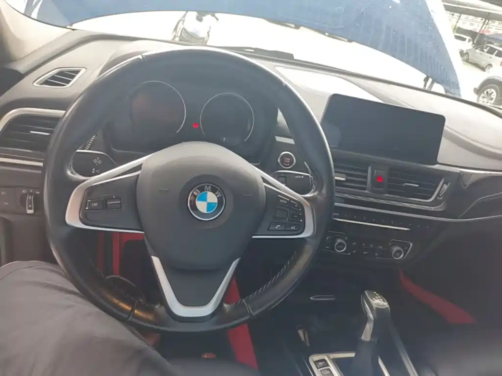 BMW 1 Series 2019 — фото 10