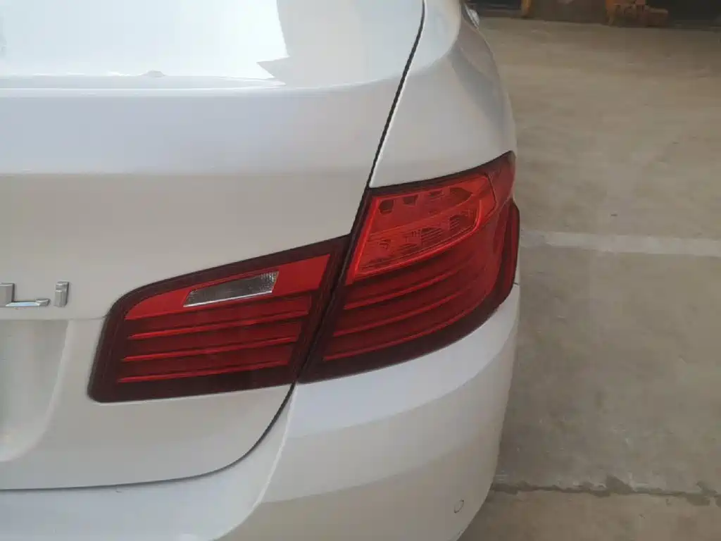 BMW 5 Series 2015 — фото 8