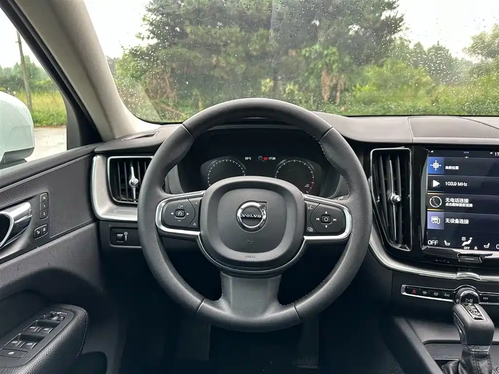 Volvo XC60 2019 — фото 22