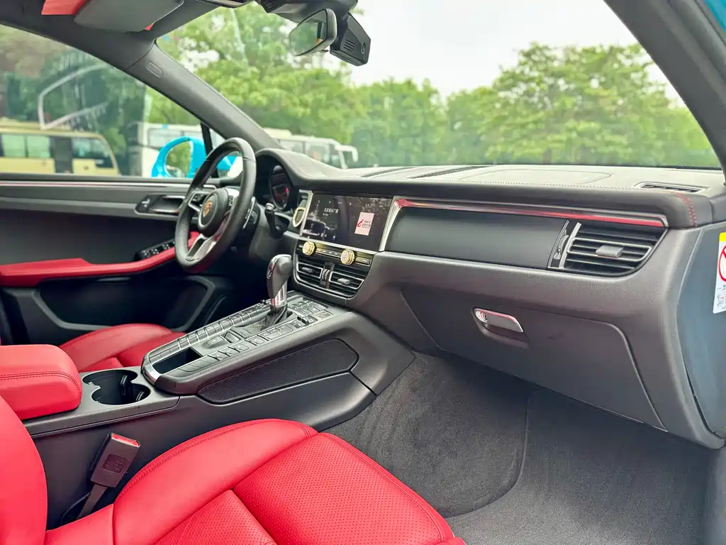 Porsche Macan 2019 — фото 37
