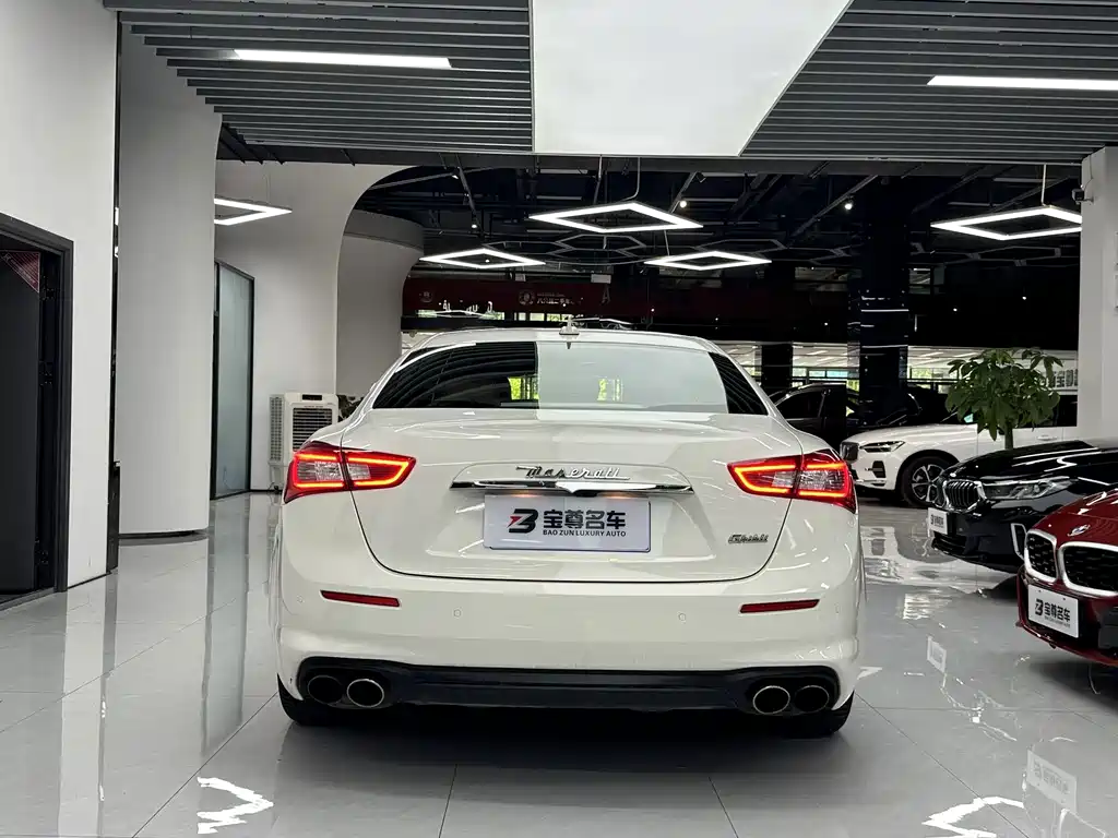 Maserati Ghibli 2018 — фото 12
