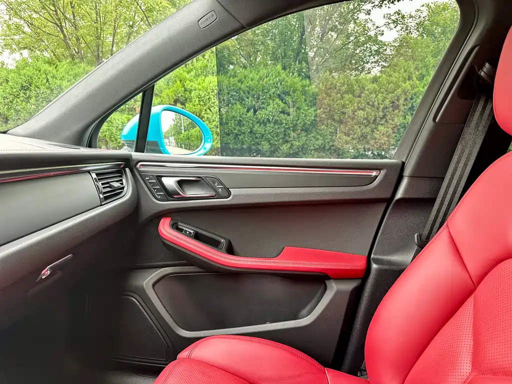 Porsche Macan 2019 — фото 28