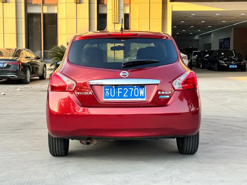 Nissan Tiida 2015 — фото 5