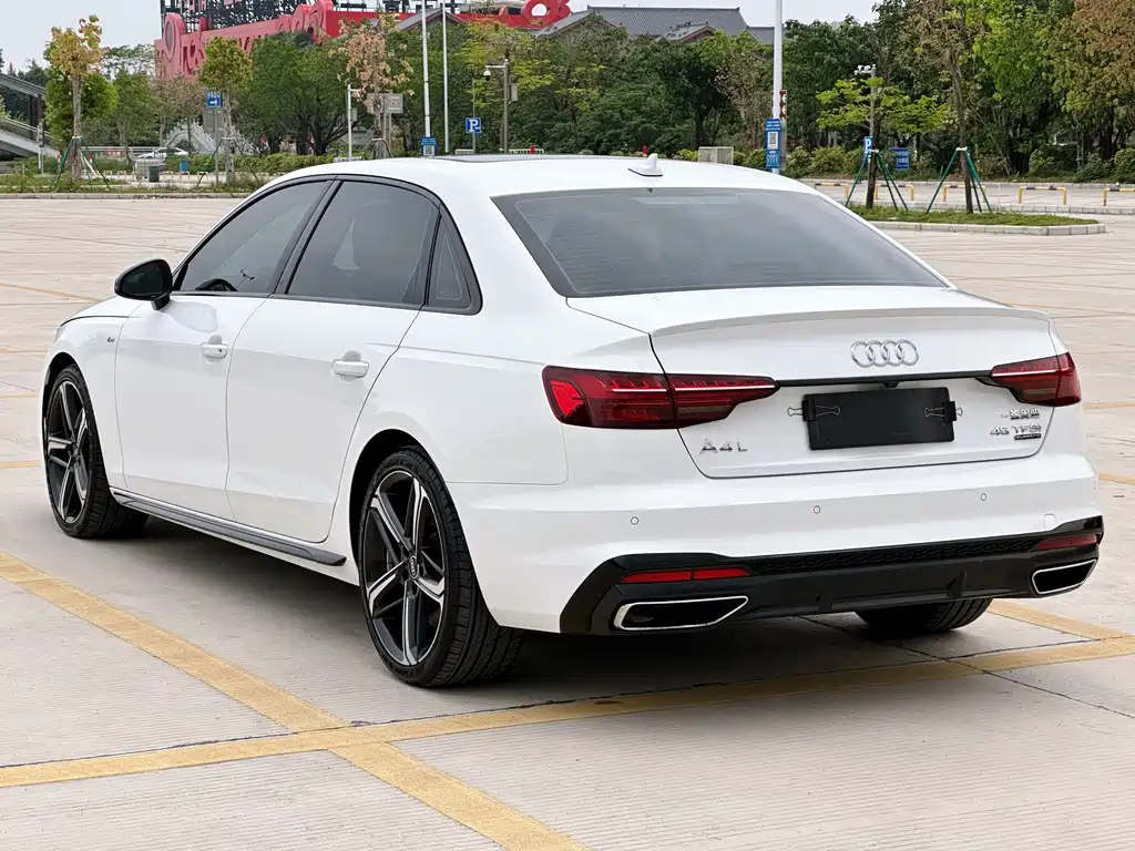 Audi A4L 2022 — фото 19