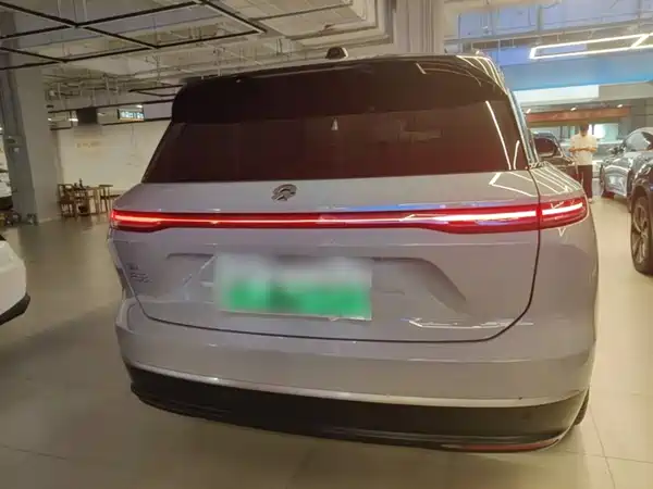 NIO ES8 2024