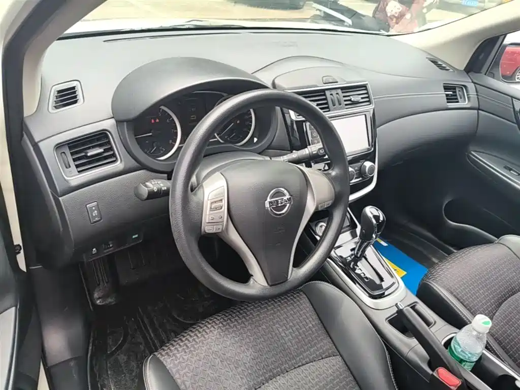Nissan Tiida 2017 — фото 11