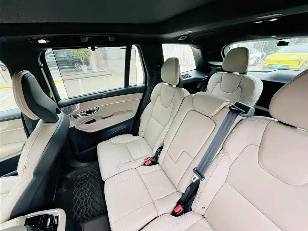 Volvo XC90 Plug-In Hybrid 2025 — фото 10